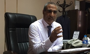 رئيس شركة صرف القاهرة يتابع أعمال تطهير بالوعات الأمطار