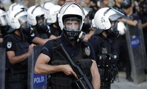  الشرطة التركية تقبض على متورطين فى الانقلاب الفاشل
