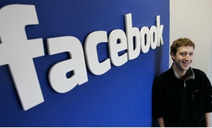 "مارك زوكربيرج" المؤسس والمدير التنفيذي لشركة فيس بوك