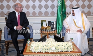 لقاء الملك سلمان ورئيس الوزراء شريف إسماعيل 