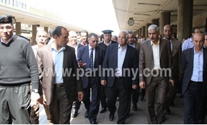 جلال سعيد وزير النقل يزور محطة مصر 