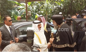  ملك البحرين حمد بن عيسى خلال زيارة الكاتدرائية