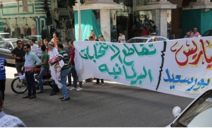 جانب من تهديد التجار بمحافظة بورسعيد بمقاطعة التصويت فى الانتخابات البرلمانية