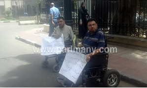 مظاهرات ذوى الإعاقة أمام البرلمان 

