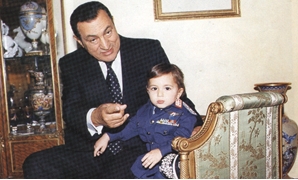حسنى مبارك مع حفيده محمد علاء