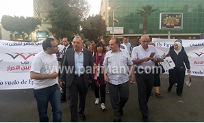  أعضاء المصريين الأحرار فى مسيرة تأبين أرواح ضحايا الطائرة 