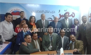 قدرى ابو حسين رئيس حزب مصر بلدى فى افتتاح المقر الجديد للحزب