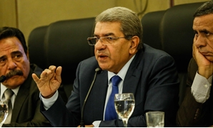 عمرو الجارحى وزير المالية فى البرلمان