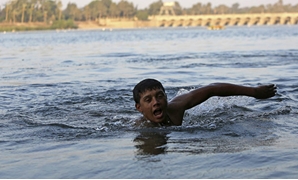 استحمام اطفال فى النيل