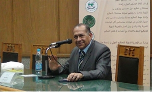 ناجى عبد المؤمن عميد كلية الحقوق بجامعة عين شمس

