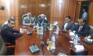 جلسة محافظ بورسعيد والنائب أحمد فرغلى مع ممثل وزارة الاسكان