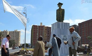 تمثال أحمد زويل
