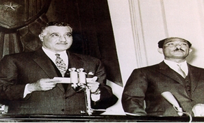 الرئيسان جمال عبد الناصر ومحمد أنور السادات 