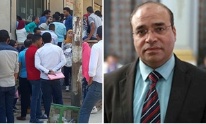 مكرم رضوان عضو مجلس النواب عن الدقهلية - زحام أمام مدرسة
