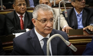 أحمد زكى بدر وزير التنمية المحلية بالبرلمان