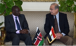 شريف إسماعيل رئيس مجلس الوزراء و ويليام روتو نائب رئيس كينيا 