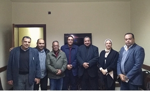 النائبان عبد الحميد كمال ونانسى نصير مع أعضاء نقابة الأطباء