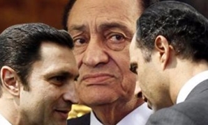 حسنى مبارك ونجليه علاء وجمال
