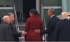 ترامب يودع أوباما وزوجته
