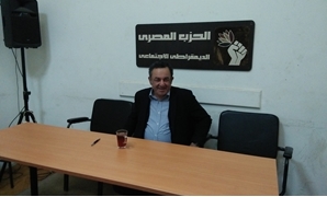  الدكتور عمرو الشوبكي أستاذ العلوم السياسية أثناء الندوة