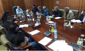 اجتماع المحافظ مع رؤساء أحياء بورسعيد